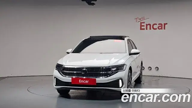 Volkswagen Jetta 2024 — Photo 1/36