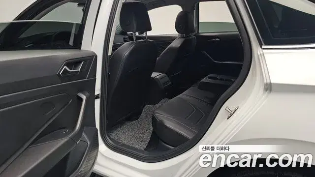 Volkswagen Jetta 2024 — Photo 31/36