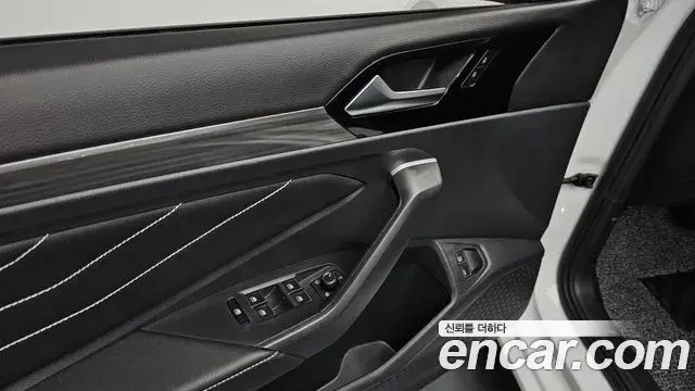 Volkswagen Jetta 2024 — Photo 17/36