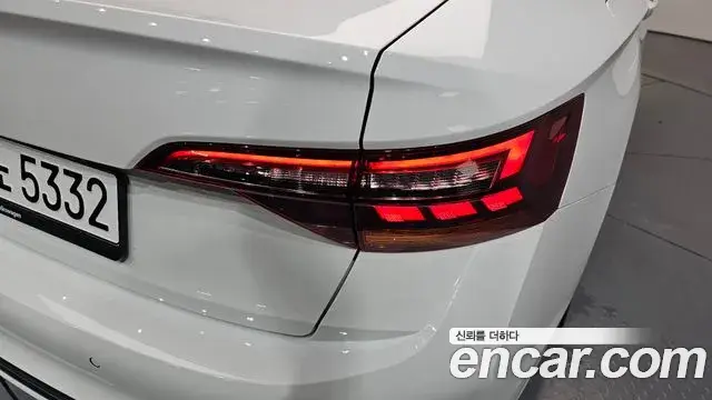 Volkswagen Jetta 2024 — Photo 8/36