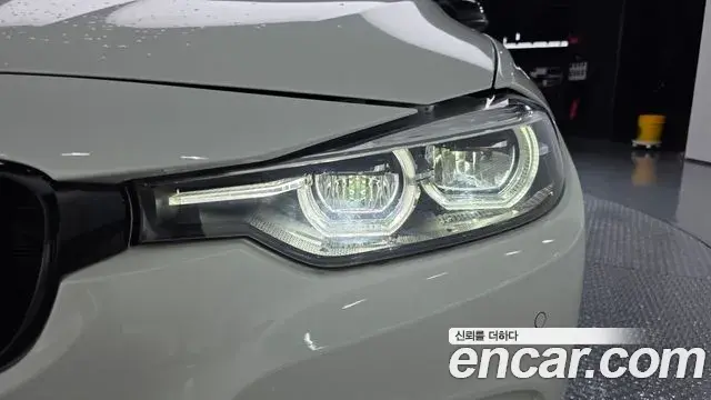 BMW 3 Series 2018 — ფოტო 11/33