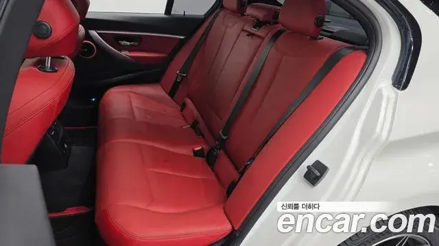 BMW 3 Series 2018 — ფოტო 4/33