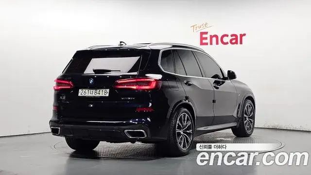BMW X5 2019 — ფოტო 25/33