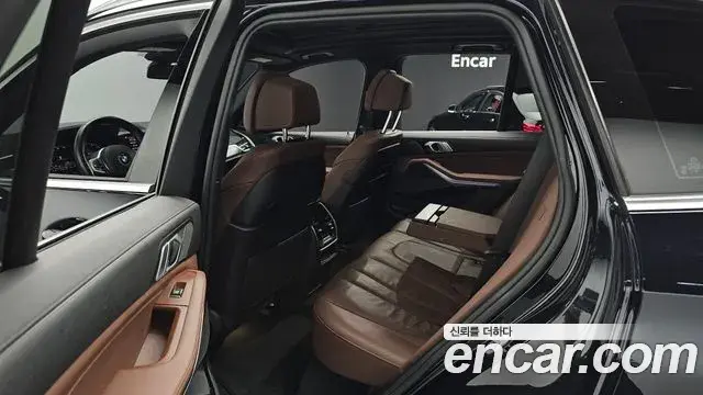 BMW X5 2019 — ფოტო 32/33