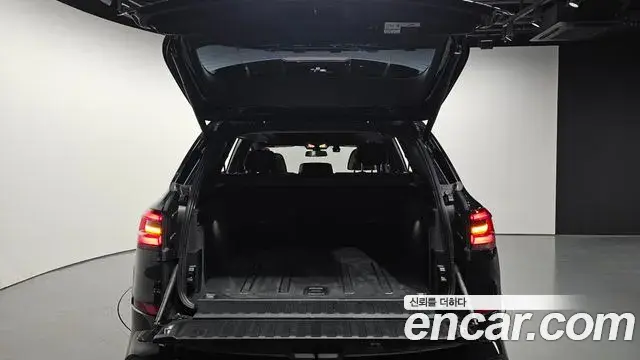 BMW X5 2019 — ფოტო 21/33