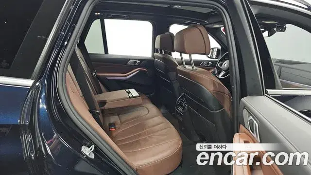 BMW X5 2019 — ფოტო 13/33