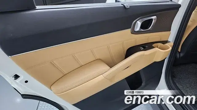 Kia Sorento 2022 — ფოტო 4/31
