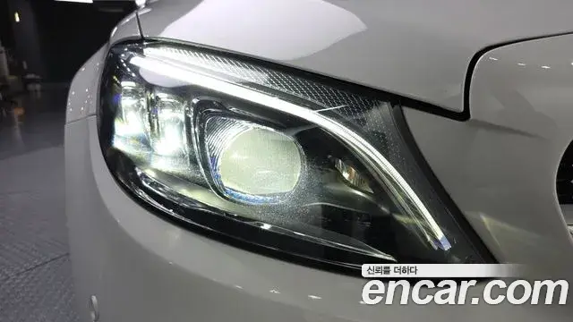 Mercedes-Benz C-Class 2021 — Şəkil 25/32