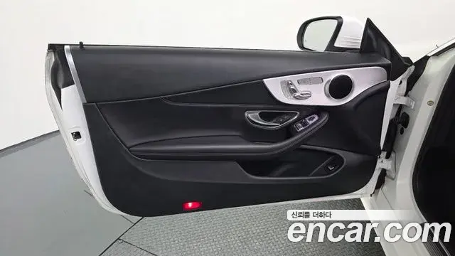 Mercedes-Benz C-Class 2021 — Şəkil 28/32