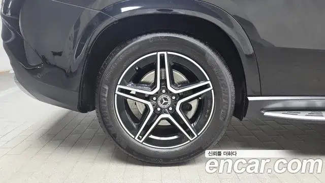 Mercedes-Benz GLE-Class 2021 — Photo 29/34