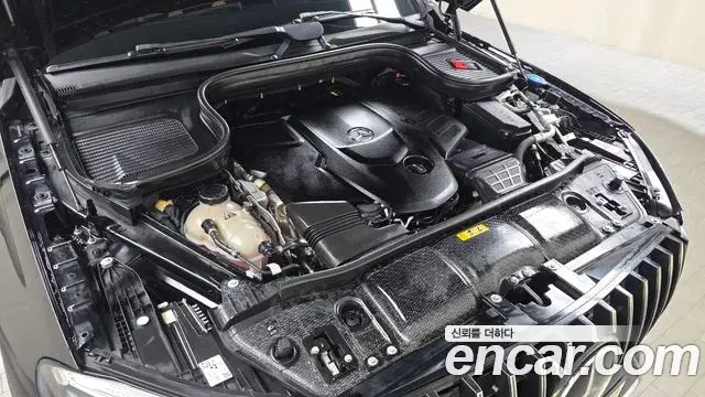 Mercedes-Benz GLE-Class 2021 — Photo 11/34