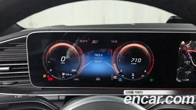 Mercedes-Benz GLE-Class 2021 — Photo 22/34