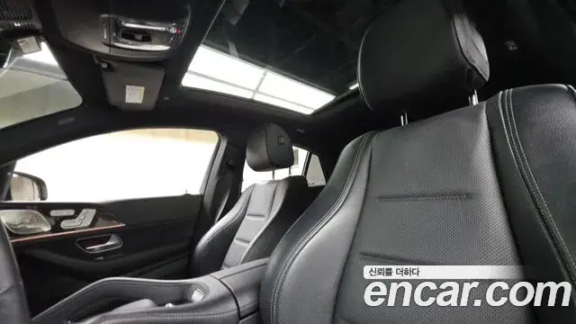 Mercedes-Benz GLE-Class 2021 — Photo 26/34