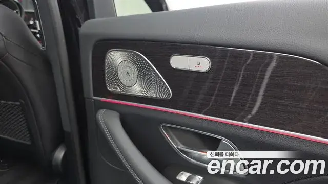 Mercedes-Benz GLE-Class 2021 — Photo 33/34