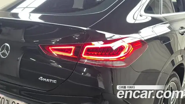 Mercedes-Benz GLE-Class 2021 — Photo 1/34