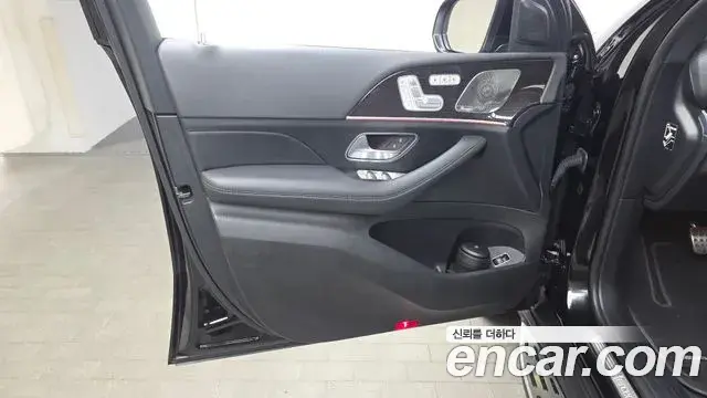 Mercedes-Benz GLE-Class 2021 — Photo 20/34