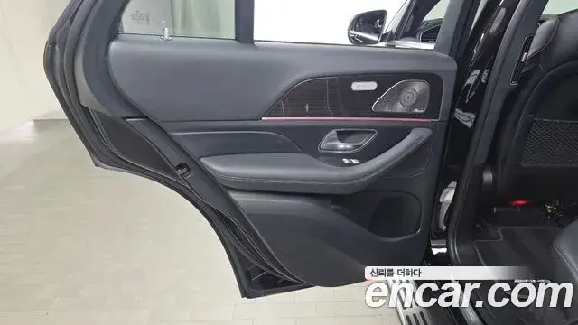 Mercedes-Benz GLE-Class 2021 — Photo 16/34