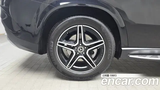 Mercedes-Benz GLE-Class 2021 — Photo 8/34