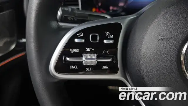 Mercedes-Benz GLE-Class 2021 — Photo 10/34