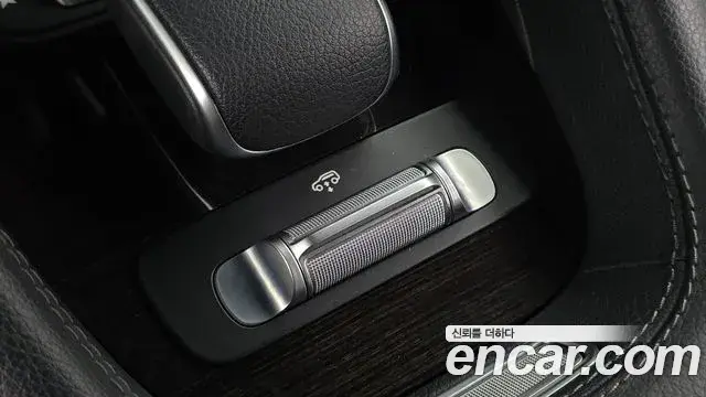 Mercedes-Benz GLE-Class 2021 — Photo 15/34