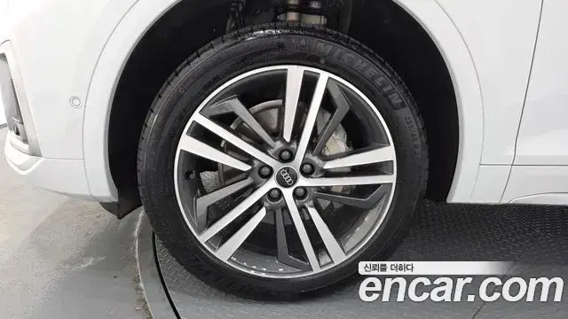 Audi Q5 2023 — Photo 5/20