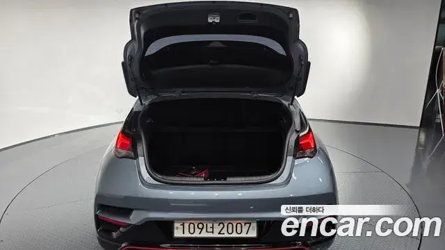 Hyundai Veloster 2019 — ფოტო 17/30