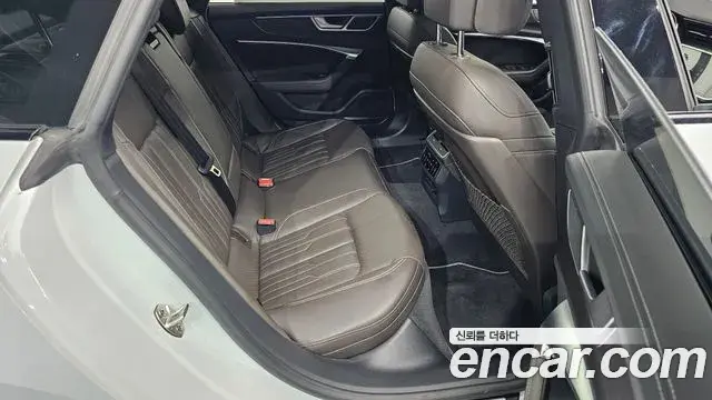 Audi A7 2022 — Şəkil 11/34