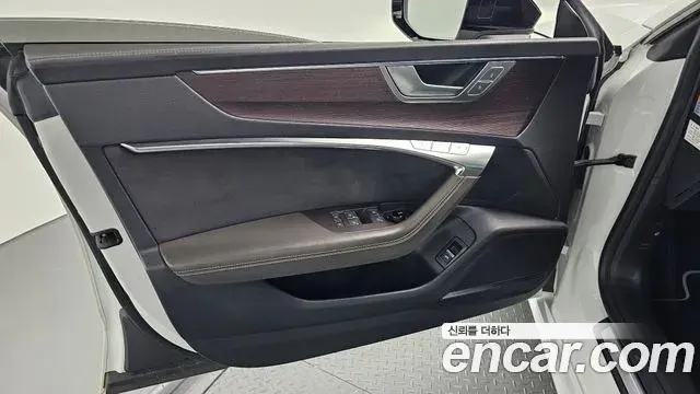 Audi A7 2022 — Şəkil 28/34