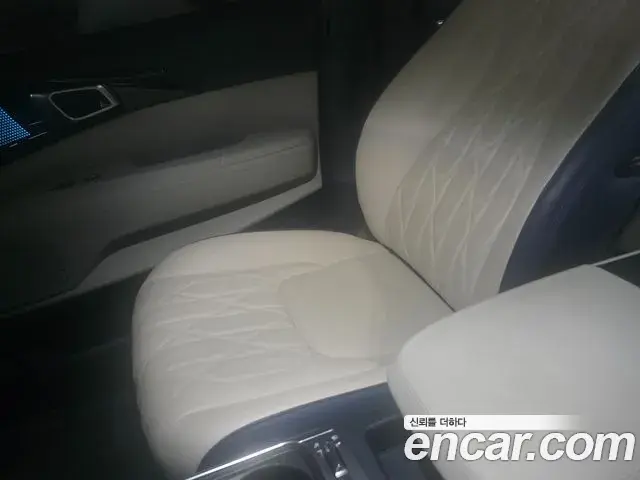 Kia Carnival 2025 — Şəkil 8/20