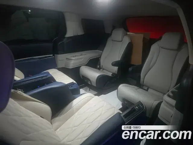 Kia Carnival 2025 — Şəkil 15/20