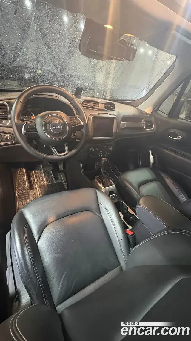 Jeep Renegade 2020 — ფოტო 14/16