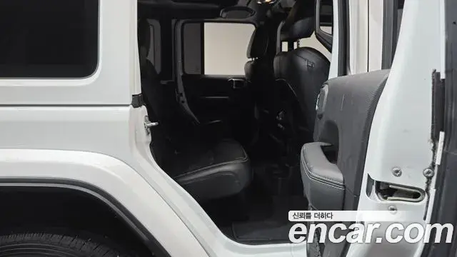 Jeep Wrangler 2020 — Şəkil 25/30