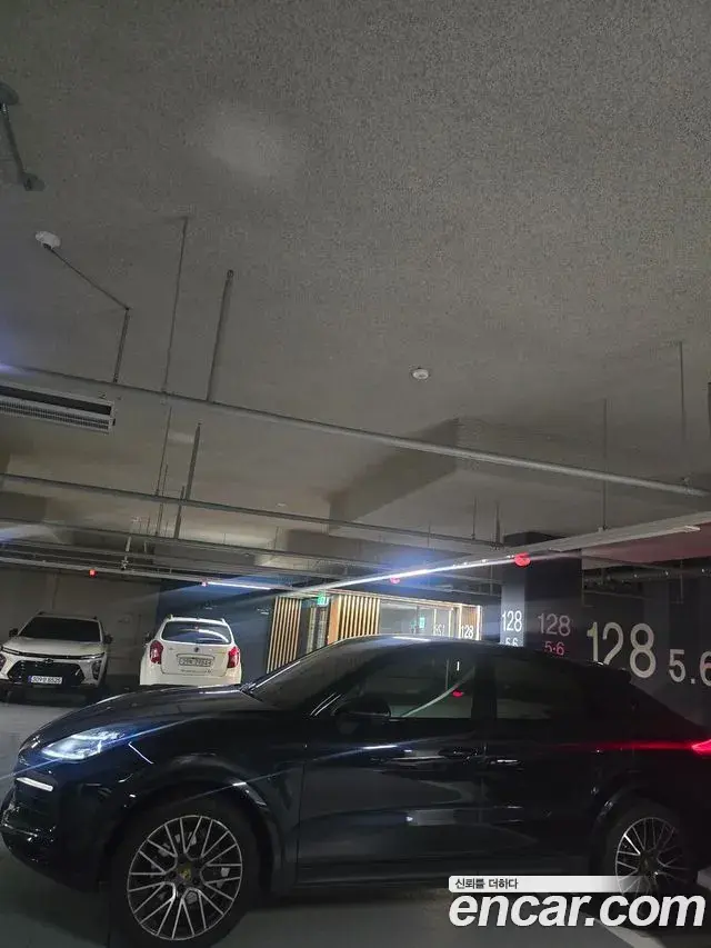 Porsche Cayenne 2020 — Photo 7/9