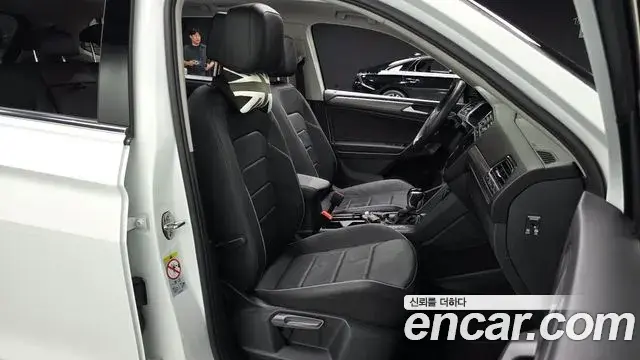 Volkswagen Tiguan Allspace 2023 — ფოტო 20/33