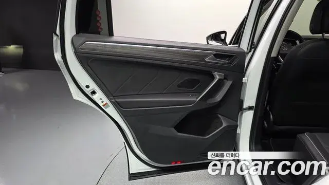 Volkswagen Tiguan Allspace 2023 — ფოტო 8/33