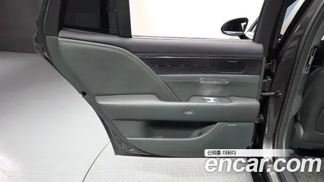Genesis G90 2023 — Photo 10/31