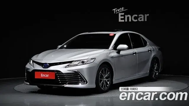 Toyota Camry 2024 — Şəkil 21/31
