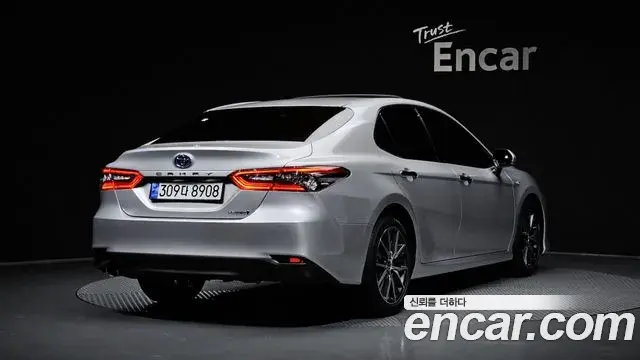 Toyota Camry 2024 — Şəkil 26/31