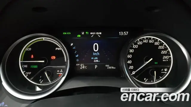 Toyota Camry 2024 — Şəkil 14/31