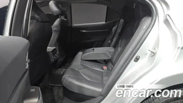 Toyota Camry 2024 — Şəkil 15/31