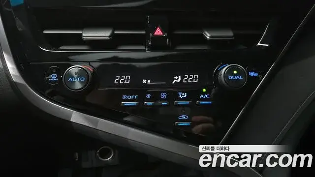 Toyota Camry 2024 — Şəkil 12/31