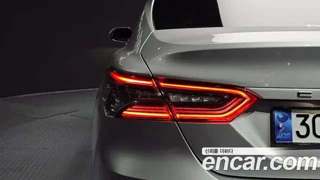 Toyota Camry 2024 — Şəkil 11/31