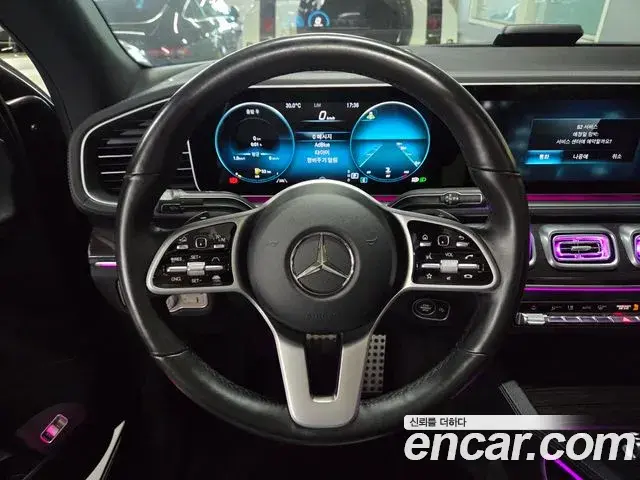 Mercedes-Benz GLE-Class 2021 — ფოტო 18/20