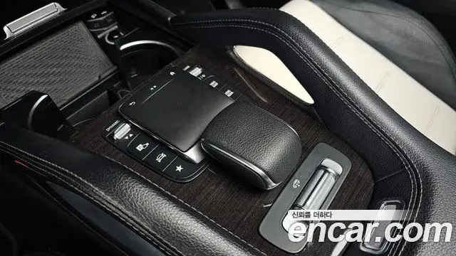 Mercedes-Benz GLE-Class 2021 — ფოტო 3/20