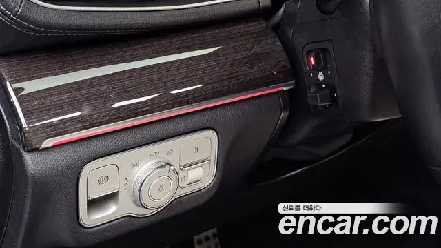 Mercedes-Benz GLE-Class 2021 — ფოტო 1/20