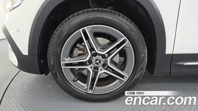 Mercedes-Benz GLB-Class 2022 — Фото 5/20