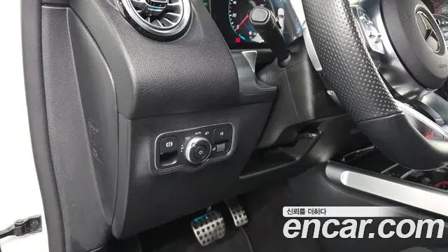 Mercedes-Benz GLB-Class 2022 — Фото 13/20