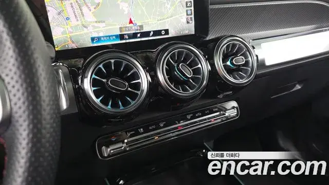 Mercedes-Benz GLB-Class 2022 — Фото 17/20