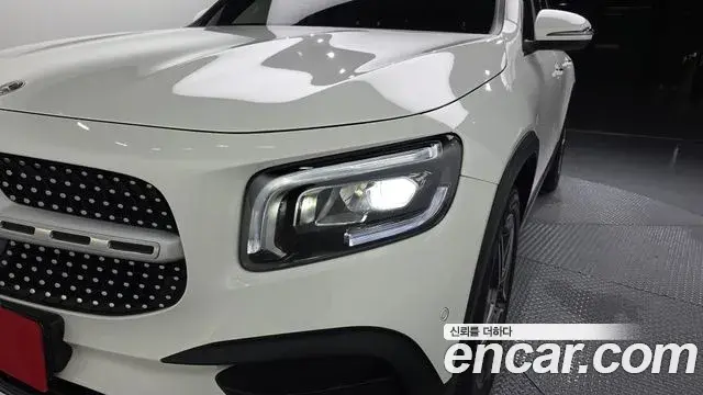 Mercedes-Benz GLB-Class 2022 — Şəkil 31/33