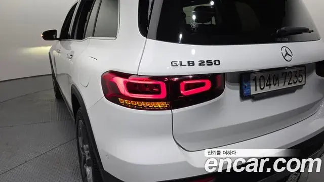 Mercedes-Benz GLB-Class 2022 — Şəkil 26/33